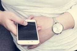 女子意外收到12306八百万退款短信