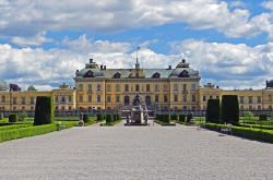 养老地产，未来生活新趋势，打造银发族的金色家园