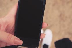 秘鲁惊险一刻，巨石砸车事故引发悲剧，3名同胞遇难