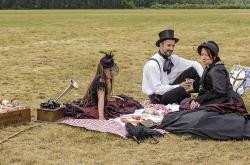 一家四人处理完老人丧事后意外身亡