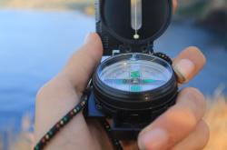 东方甄选股吧，您的投资指南针