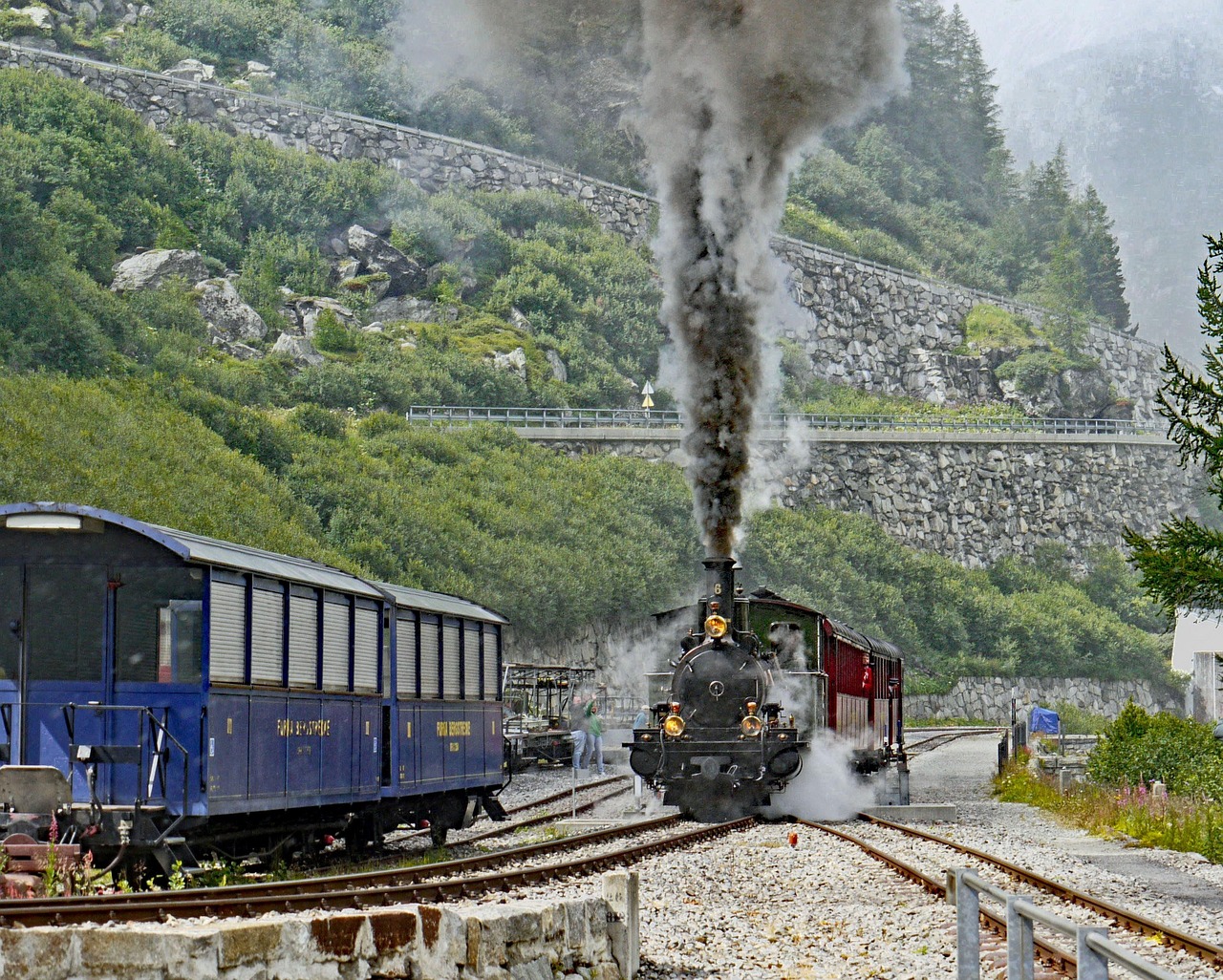 驾驶江西的长途列车，探索600561背后的稳健之旅