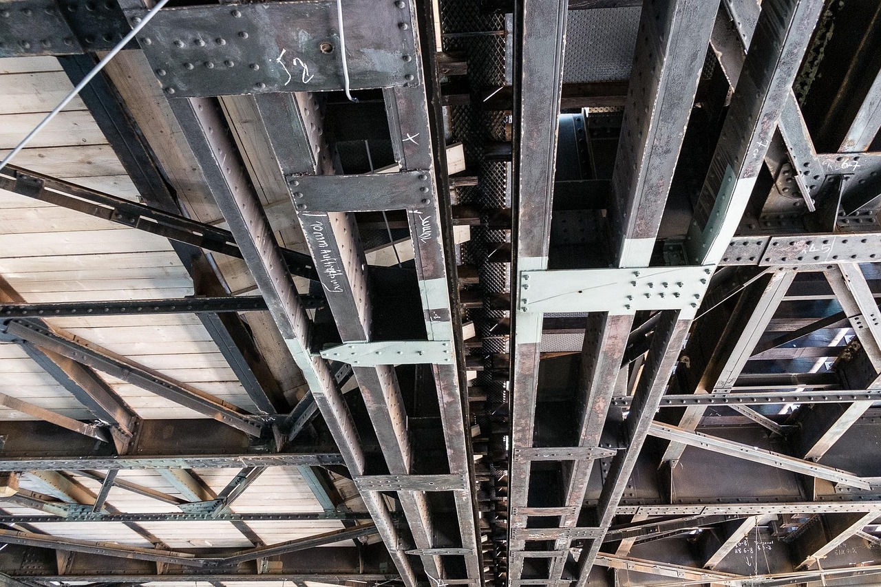 探索华南钢铁交易网，钢铁行业的数字化桥梁