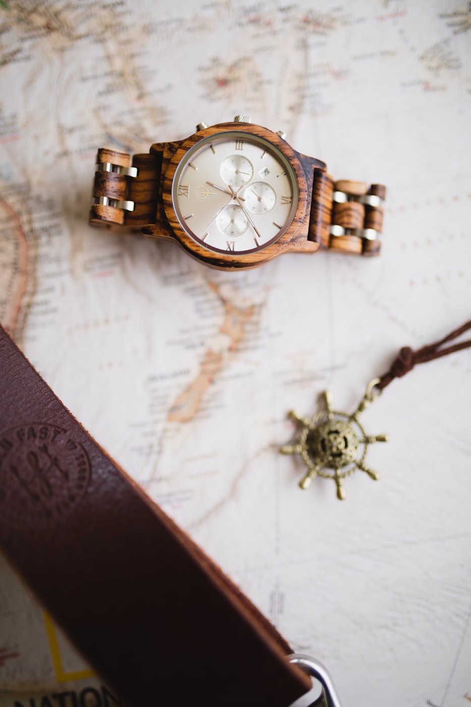 探索传统与时尚的完美结合,潮宏基金镶玉葫芦耳钉的魅力 探索传统与时尚的完美结合,潮宏基金镶玉葫芦耳钉的魅力