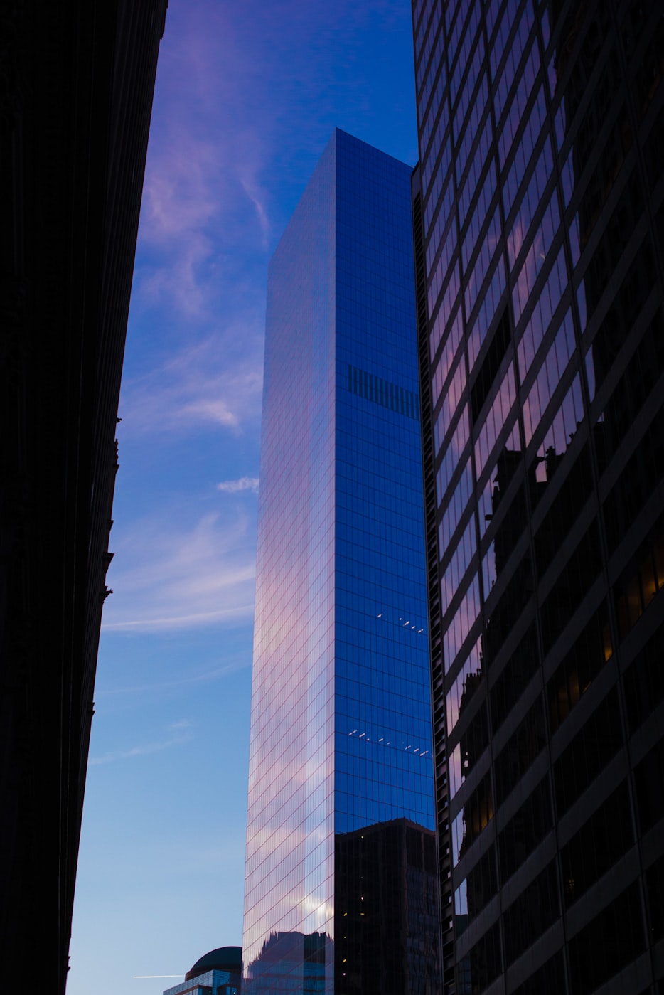 探索上银基金与上海银行之间的紧密联系，合作共赢的金融生态